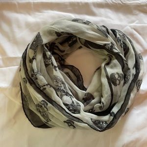 Scull Black and White Infinity Scarf
